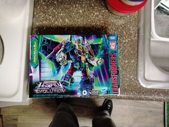 NIB Hasbro Takara Tomy Transformer