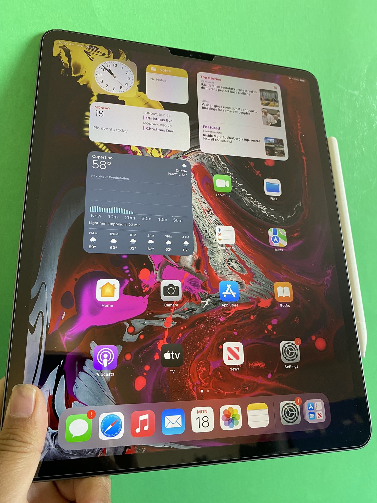 256GB Apple IPad Pro 12.9” 3rd Generation (Face ID/Liquid Retina Display) with keyboard, stylus Pen & Accessories