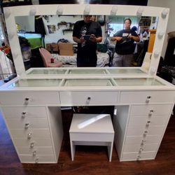 Brand New 15 Drawer Vanity In Box