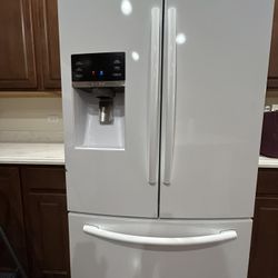 Full Set Appliances- Like New 