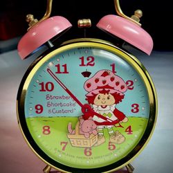 Strawberry shortcake And Cupcake Manual Alarm Clock 1984 Bradley Works!!