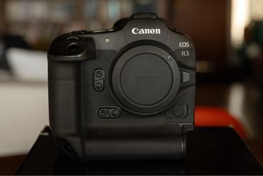 Canon R3 plus extra battery and RSS Arca plate