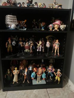 One piece anime figures.