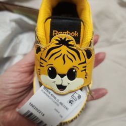 Infant Running Snickers REEBOK size 6. New