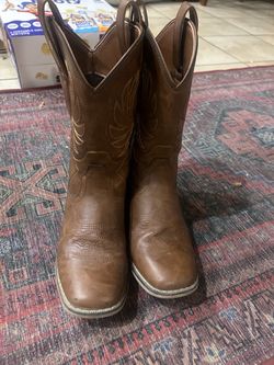 Girls boots size 6