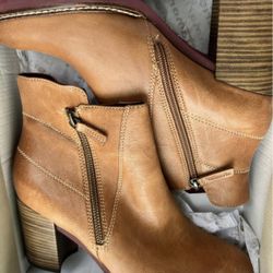 Woman's Worthmann Brown Boots (Located in Woonsocket, RI)