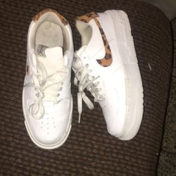 Nike Air Forces  Size 8.5 Women  Perfect Condition 