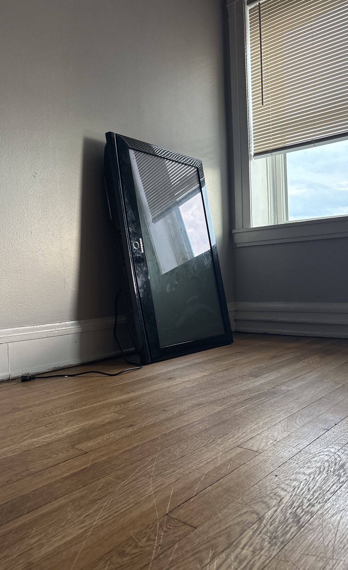 Samsung tv w/Stand