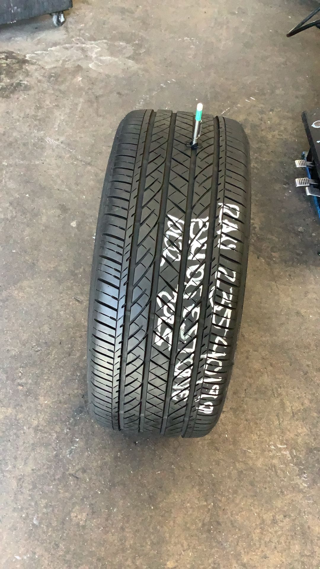235/40/19