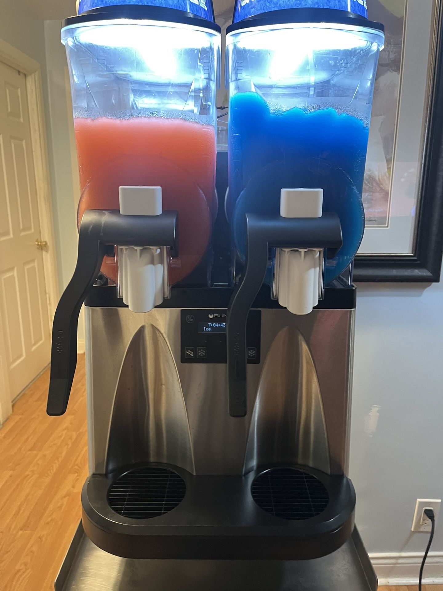 Buun Slushy Machine 58000.0140 MODEL: ULTRA NX, BA 120V BLK/SST