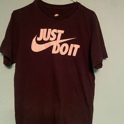 Small mens nike tshirt