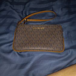Micheal Kors Wristlet 