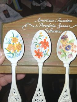 1988 Avon American Favorite Flowers Sppon Collection