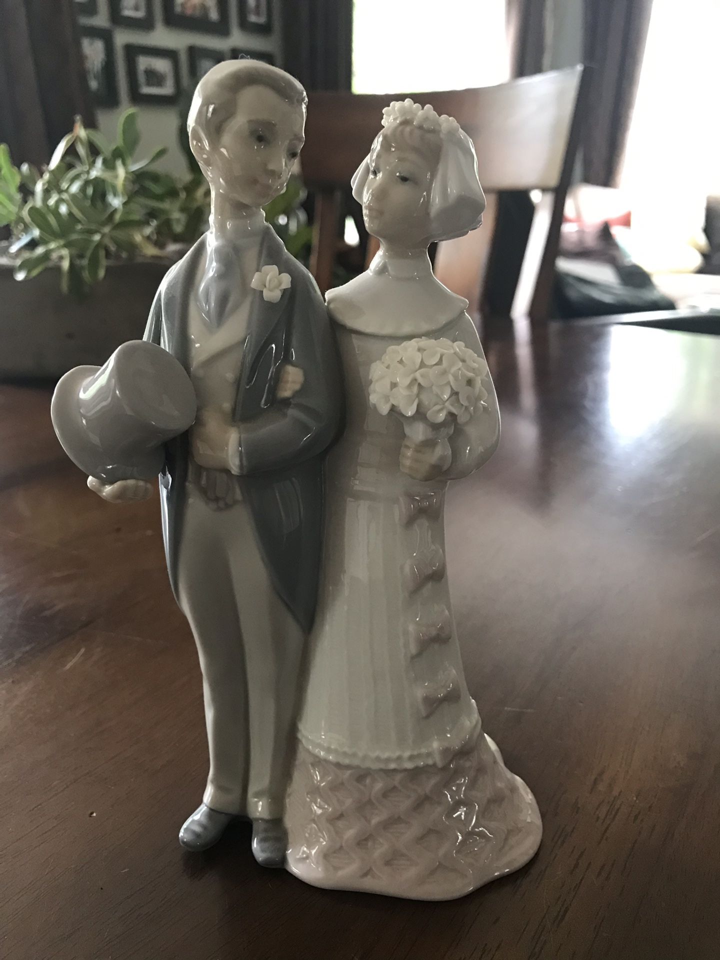 Lladro bride and groom figurine