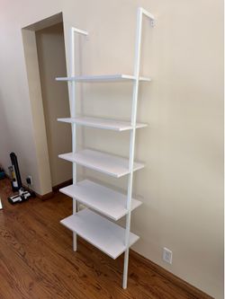 White ladder shelf with 5 shelves