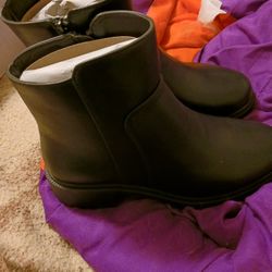 Ladys Boots Like Rain Boots Size 9.5 