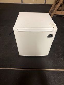 Igloo Mini Fridge White Compact Refrigerator