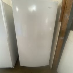 Whirlpool 15.6 Cu Ft Upright Freezer 