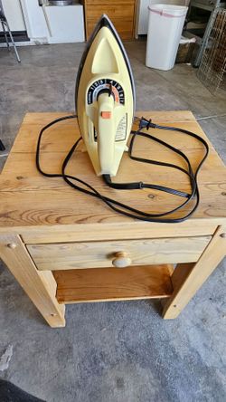 BLACK &  DECKER IRON