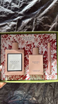 Gucci Bloom perfume set gift box