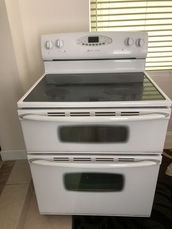 Maytag Stove glass top double oven range for Sale in Pembroke Pines, FL