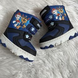 toddler size 7 Paw patrol snow boots 