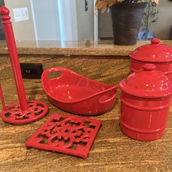 Kitchen Bundle. Rachel Ray 2.25qt baking tray, pot holder, paper towel holder, 2 Storage containers 