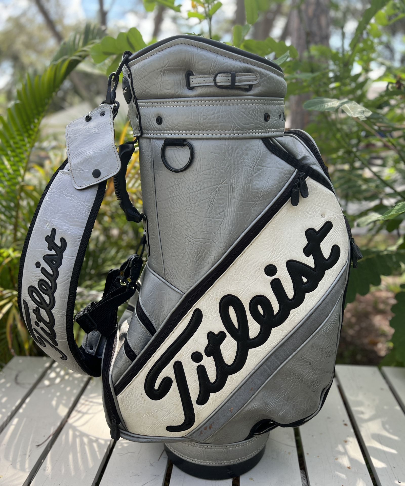 Titleist World Flag Limited Edition Golf Bag #1659 of 2500 Silver 
