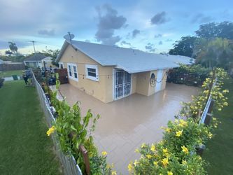 Pressure cleaning, sealing, painting specialist.