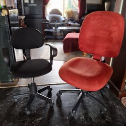 2 Rolling Chairs