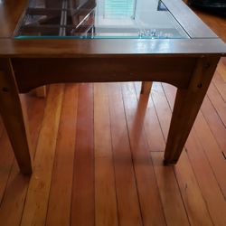 2 End Tables And A Matching Coffee Table