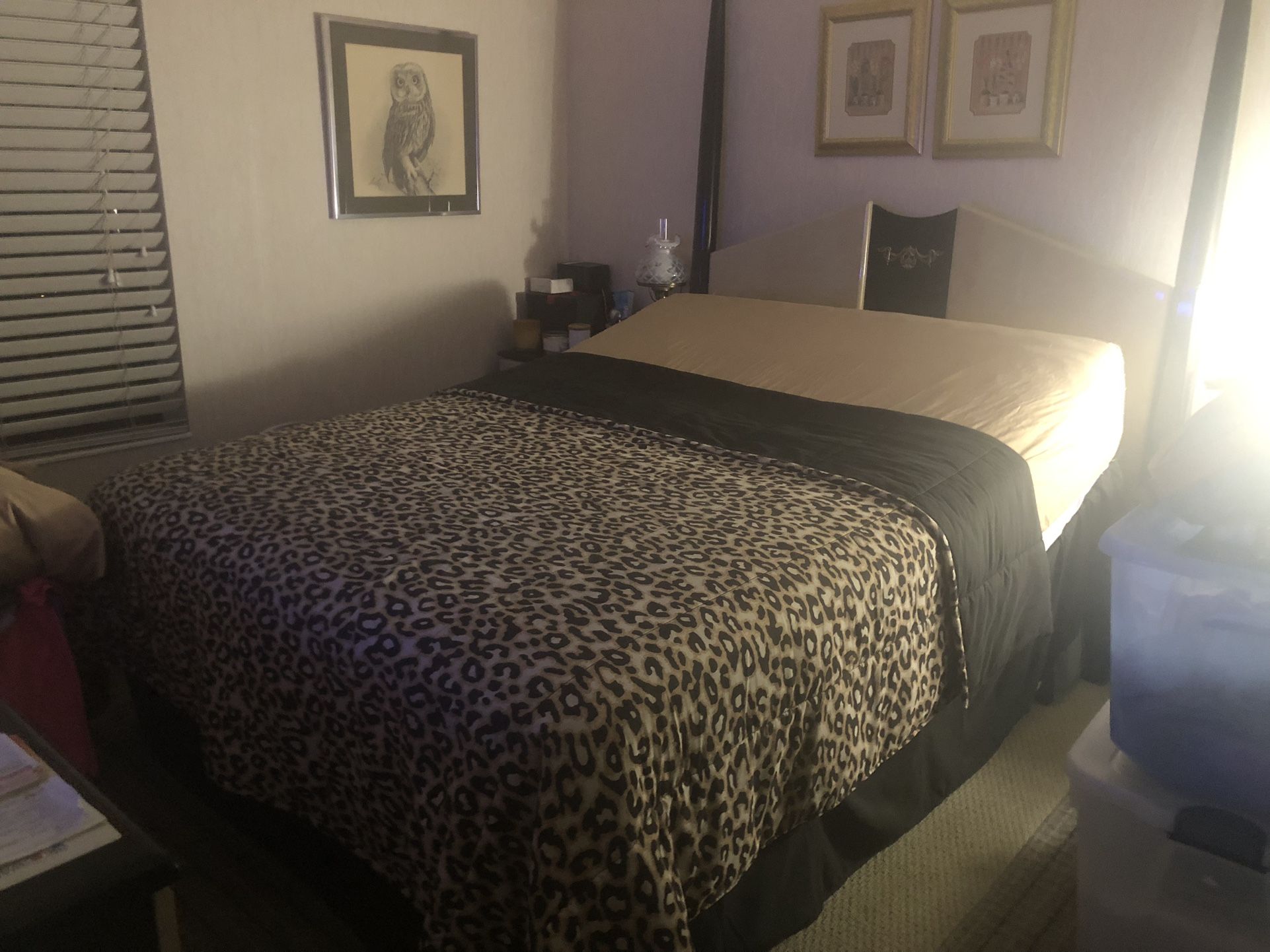 ADJUSTABLE BED - Queen size - Very Good Condition