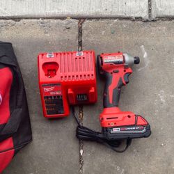 Milwaukee Duel drill With Battery !!
