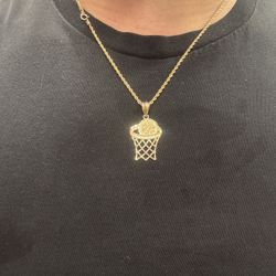 Gold Rope Chain With Pendant 