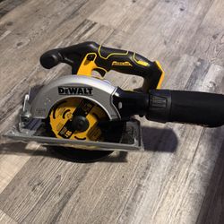 Dewalt Brushless Skills Saw Whit Blade  Whit Dust Catcher Totally New Tool Only 