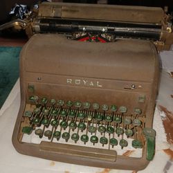 Antique Royal Typewriter 
