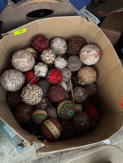 GRATIS! FREE! Large Box Full of Household Decor Ornaments
