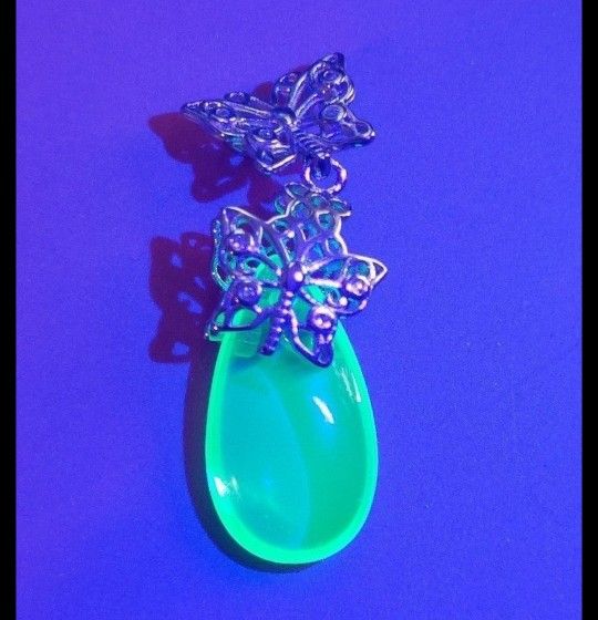 Sterling Butterflies Pendant With Teardrop Uranium Pendant