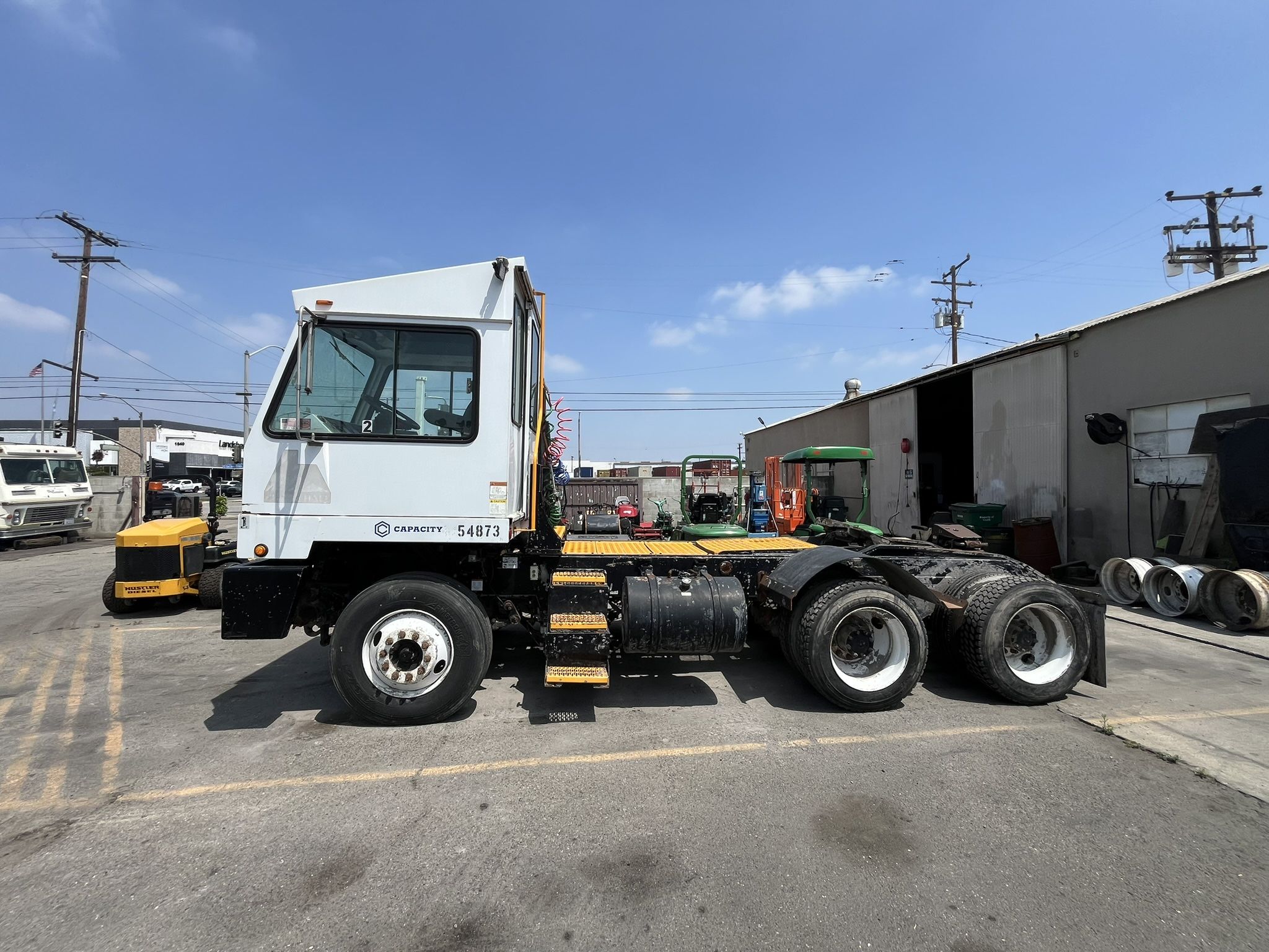 2019 Capacity Yard Goat - yard Spotter 3 Axle