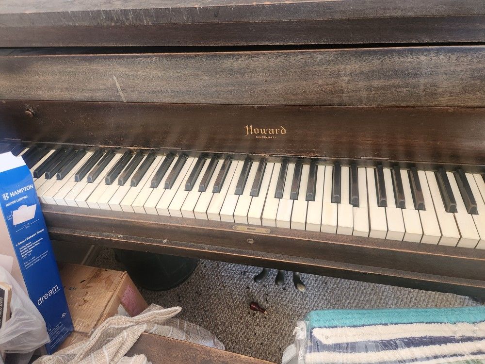 Antique Piano