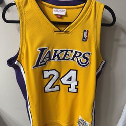 Mitchell & Ness Lakers Home Kobe Bryant Jeresy Sz. 44 Large 