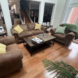 3 Piece Broyhill  Sofa w Chairs With Accent Pillows