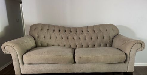 Havertys tufted sofa - Gray