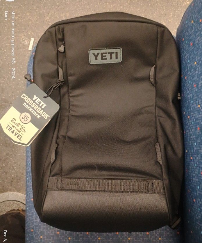 YETI CROSSROADS BACKPACK 35(BLACK)(NEW W/ TAGS)