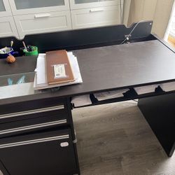 office Desk With Outlet 
