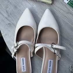 Size 7.5 Steve Madden Flats 
