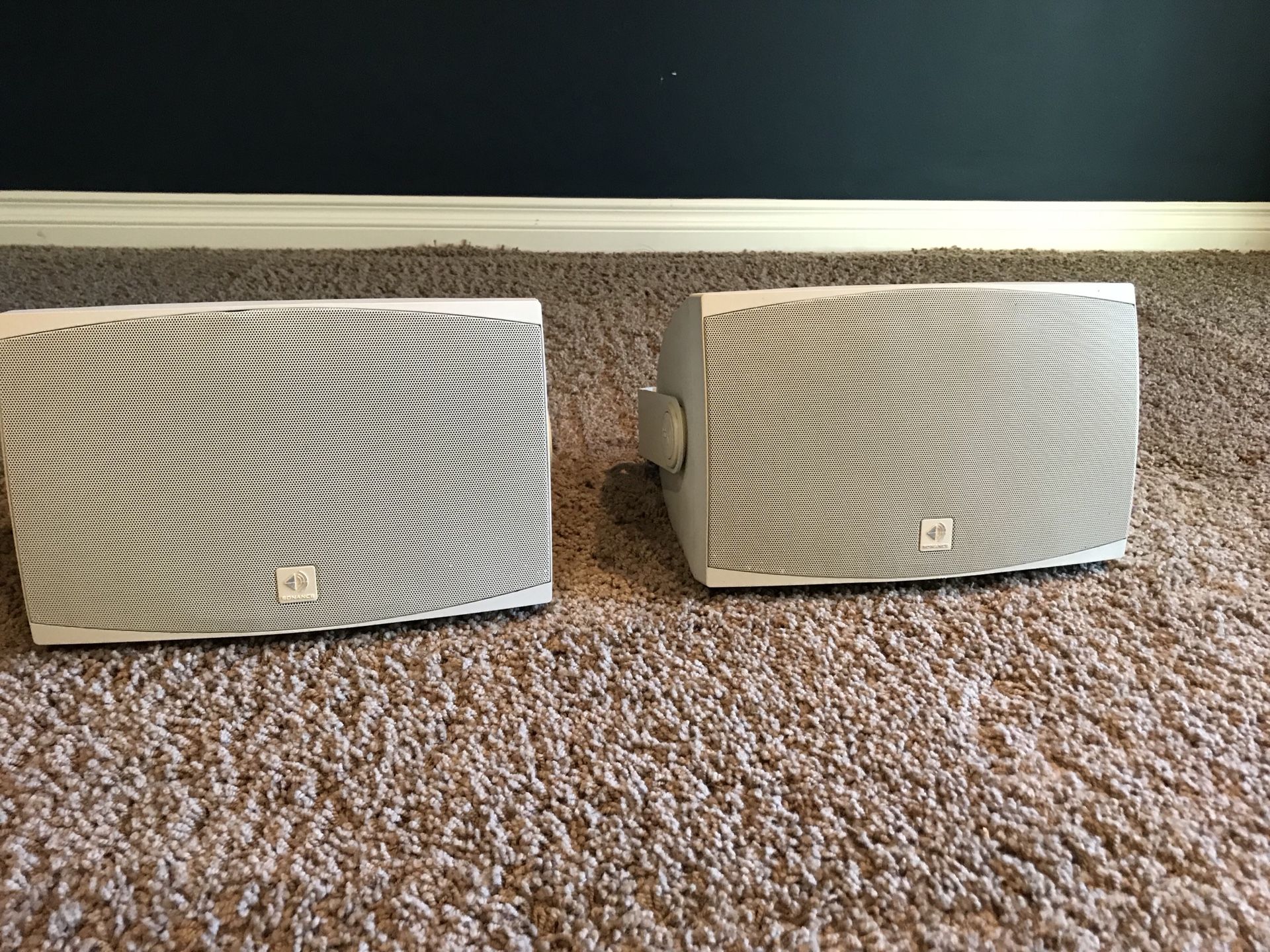 Outdoor Speakers -Sonance Mariner 82W White 2 Way Outdoor Speakers