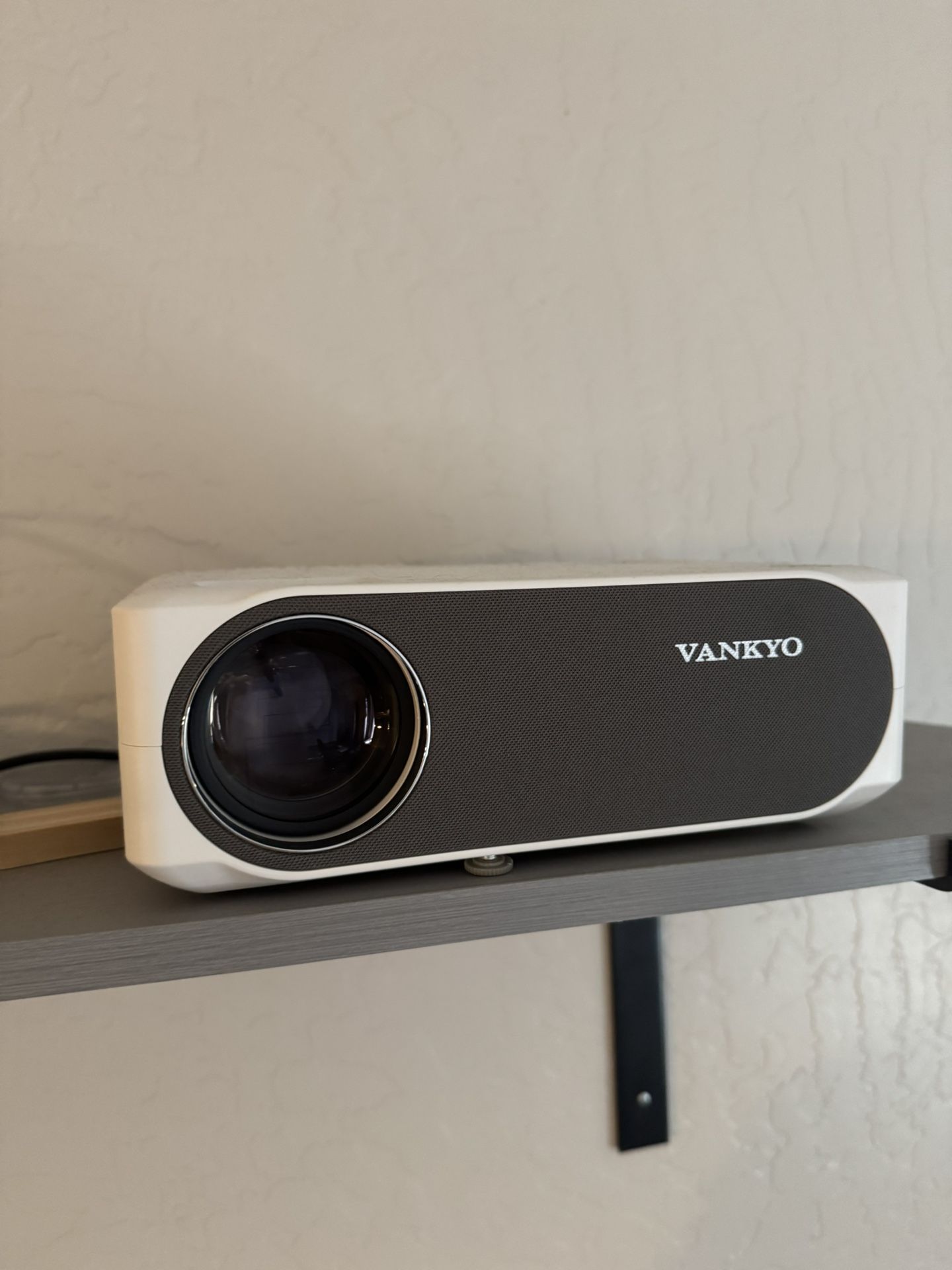 projector w/ screen