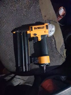 DeWalt Pneumatic Finish Nailer