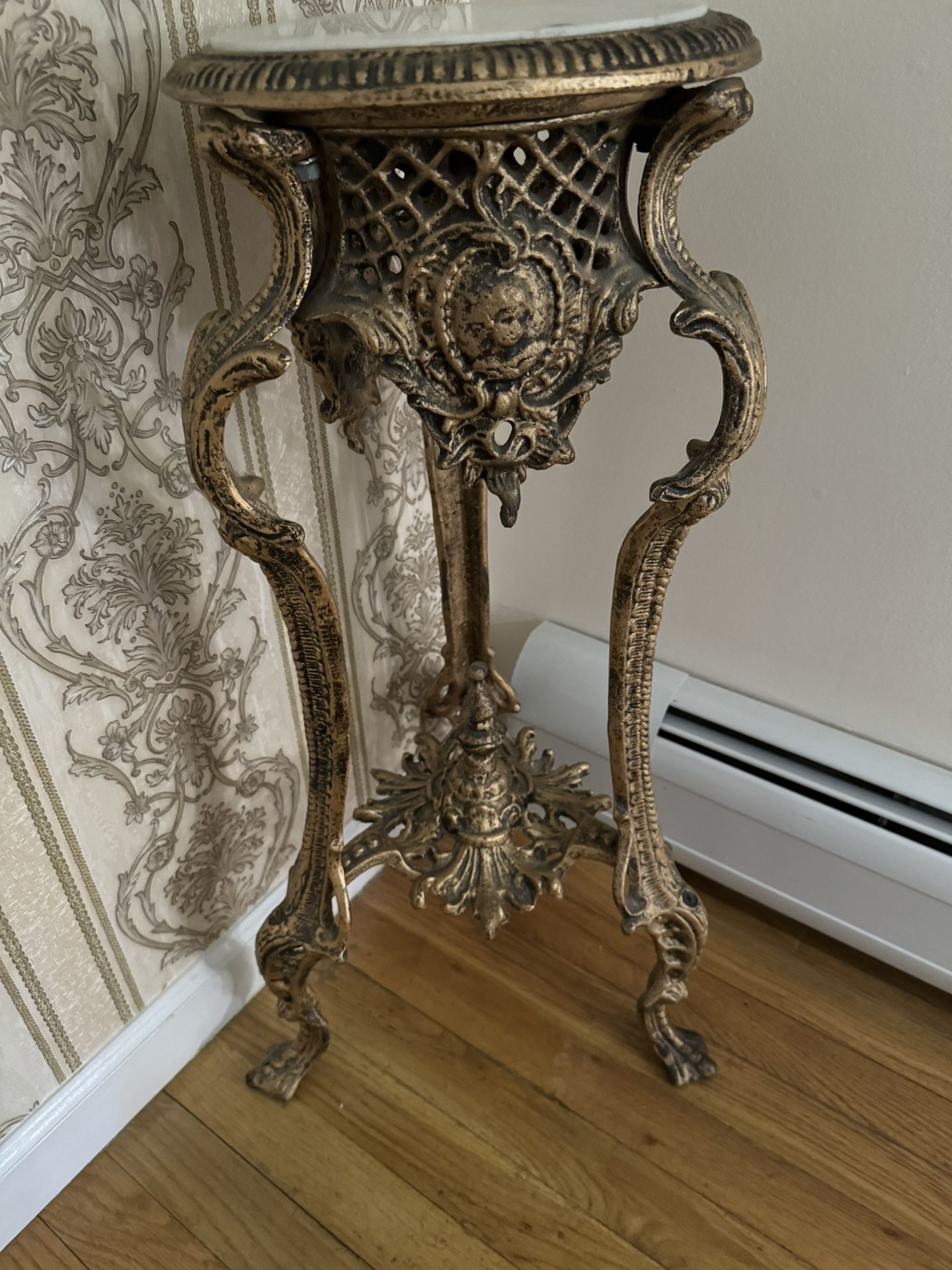 flower statue stand Metal H 27” D 11